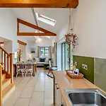 2 Bed In Kendal Oc-95480 *