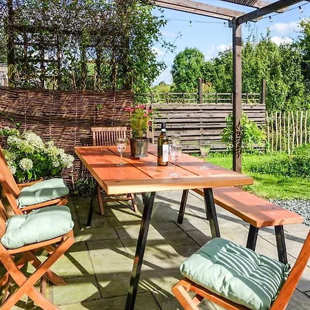 Holiday home 2 Bed In Kendal 95480 Skelsmergh