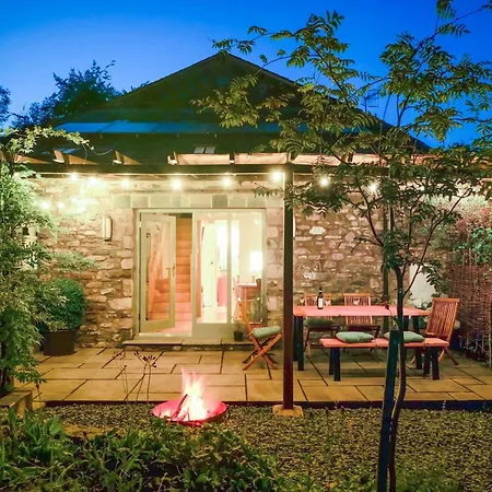 2 Bed In 95480 Ferienhaus *