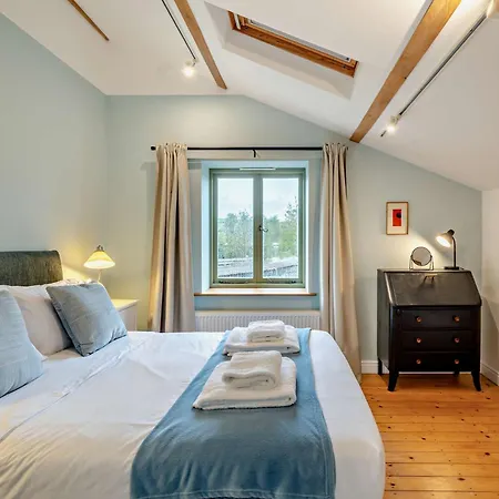 2 Bed In 95480 펜션 *